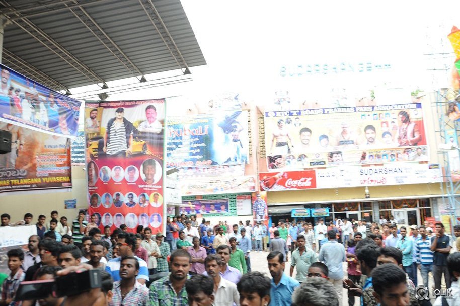 Prabhas-Watches-Baahubali-at-Sudharshan-Theatre